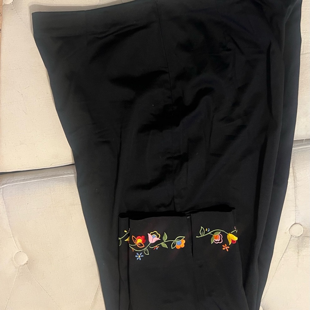 Relativity Black Capris with Floral Embroidery